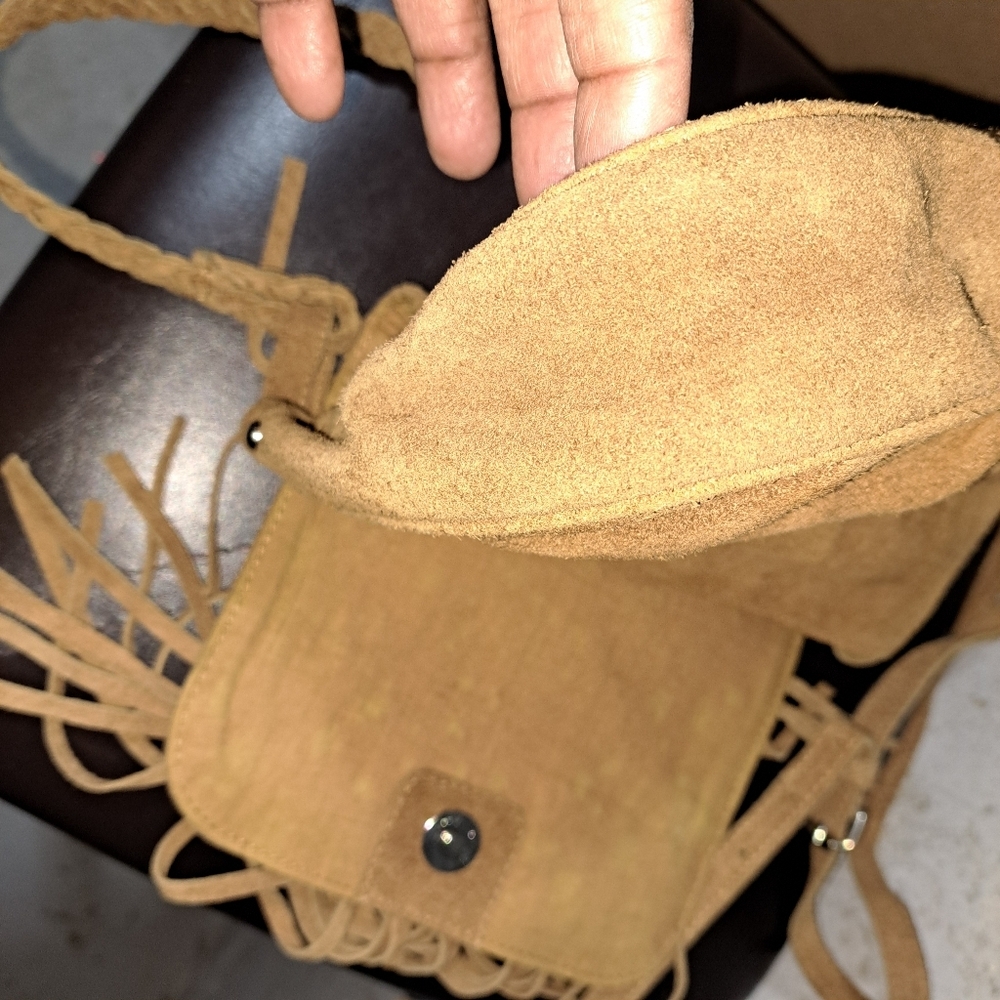 #070 MO & Co Fringe Tan Saddle/Crossbody Bag - Picture 6 of 10